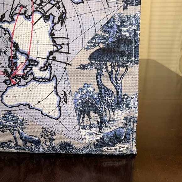 NWT Dior Around the World Raffia Tote Bag W/ Le Baume and Lip Glow Gift Set - Picture 3 of 12